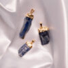 Pingente Evolução Espiritual Cianita Azul Bruta dourado